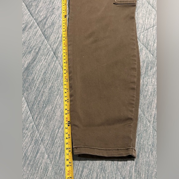 EVEREVE CROPPED CARGO. size 28. - Picture 5 of 5